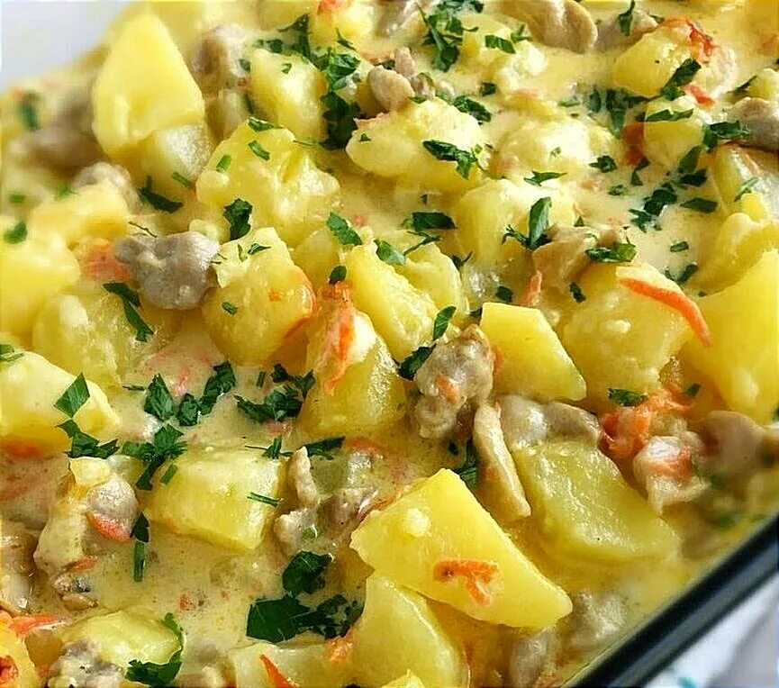 Кабачки с курицей в духовке. Индейка с картошкой в духовке. Рагу с куриным филе. Филе с кабачками и картошкой. Овощное рагу с курицей и картошкой.