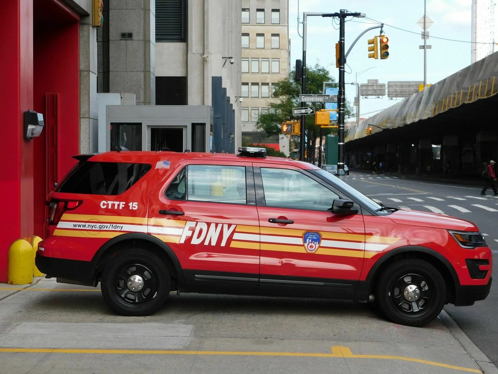 Fire truck police car. Ford Police Interceptor 2016 FDNY. Форд эксплорер FDNY. Пожарный Ford Explorer. Chicago Fire Department Ford Explorer.