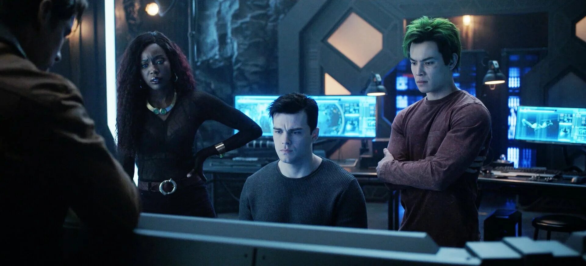 Титаны 3 дата выхода. Титаны фильм 2019. Титаны 3 дата выхода. Титаны сериал 2018 тригон. Титаны сериал с 2018 г.