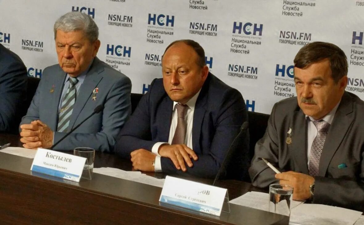 Александр нерадько руководитель росавиации. Нерадько александр васильевич росавиация. Начальник управления летной эксплуатации росавиации максим костылев. Владимир израилев росавиация. Александр васильевич нерадько фото.