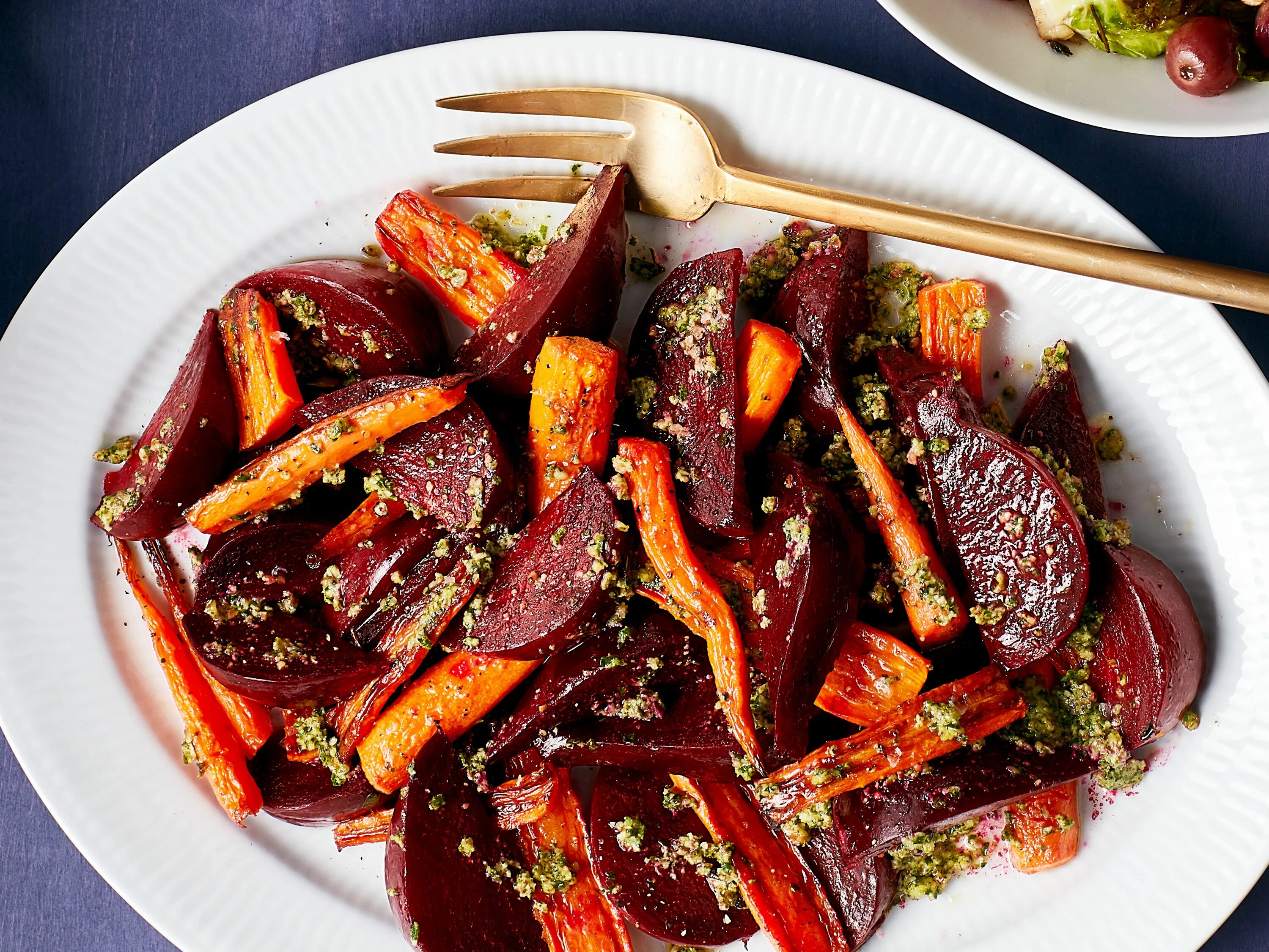 Запеченная свекла. Рецепт со свеклой в духовке. Свекла в духовке. Рецепт со свеклой в духовке. Закуска из свеклы.