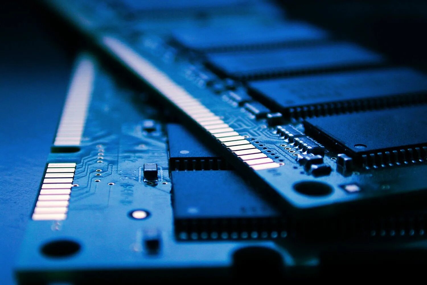 Оперативная память ddr5. Computer memory device. Ram device. Оперативная память dram. Как ставить оперативную плату.