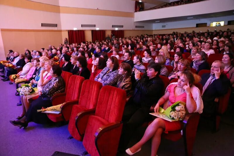 ОДК Пролетарка Тверь зал. Концертный зал Пролетарка Тверь. ДК Пролетарка Тверь зал. Концертный зал ДК Пролетарка Тверь. Дк пролетарка сайт