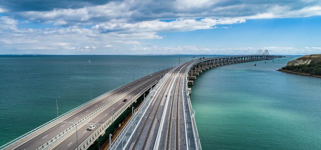 Крымский мост расположен. Мост через Керченский пролив. Крымский (Керченский) мост. Тамань мост через Керченский пролив. Мост Керченский пролив.