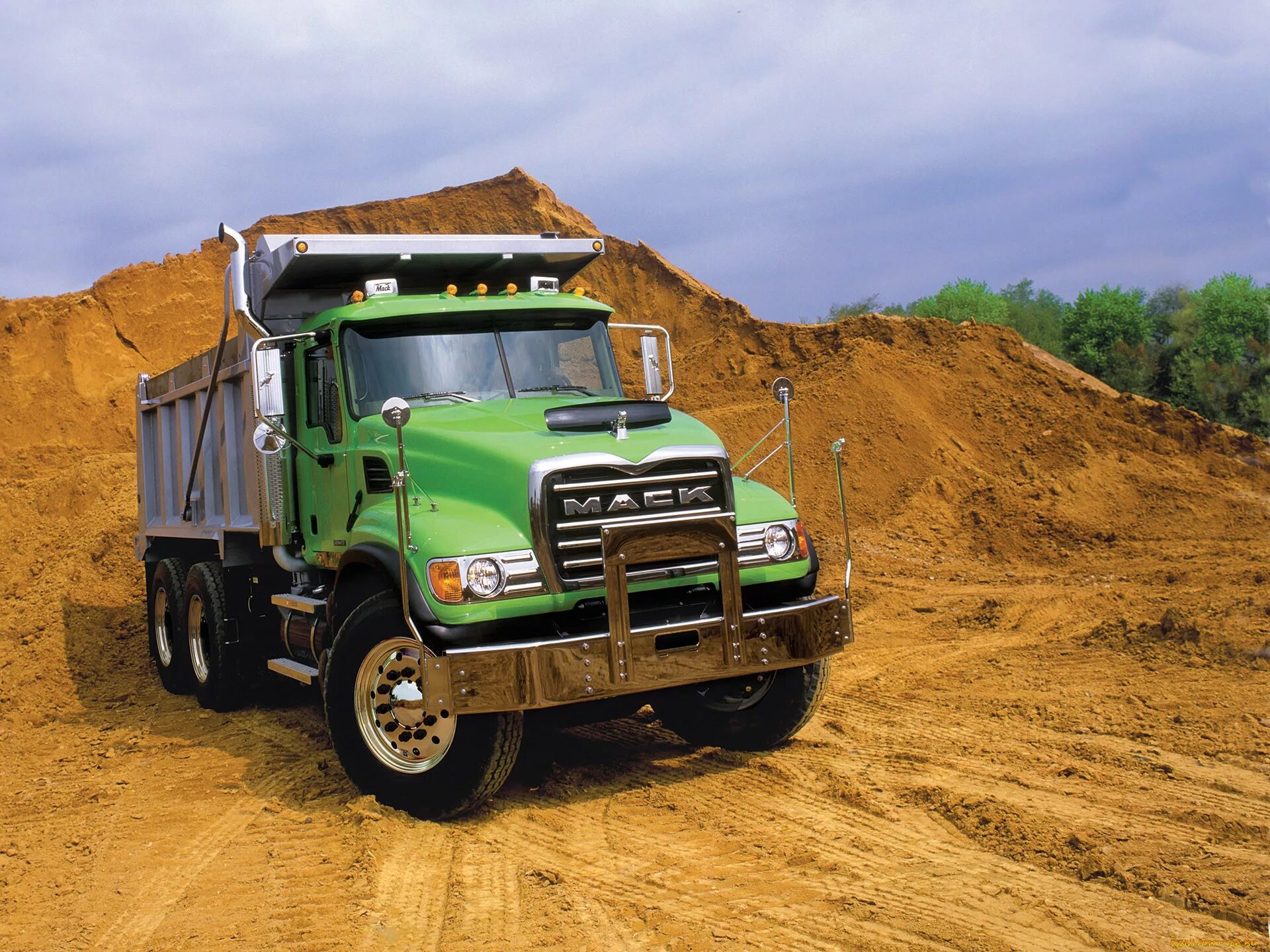 Грузовые автомобили 2016. Самосвал Мак/Mack. Грузовик Mack Granite. Mack 124 самосвал. Mack Granite Dump Truck-.