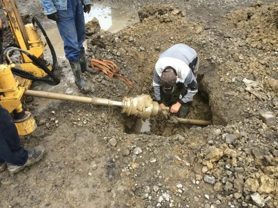 Водопровод проколом цена. Прокол грунта методом ННБ. ГНБ прокол под дорогой. Горизонтальное бурение прокол. Проколы под дорогами.