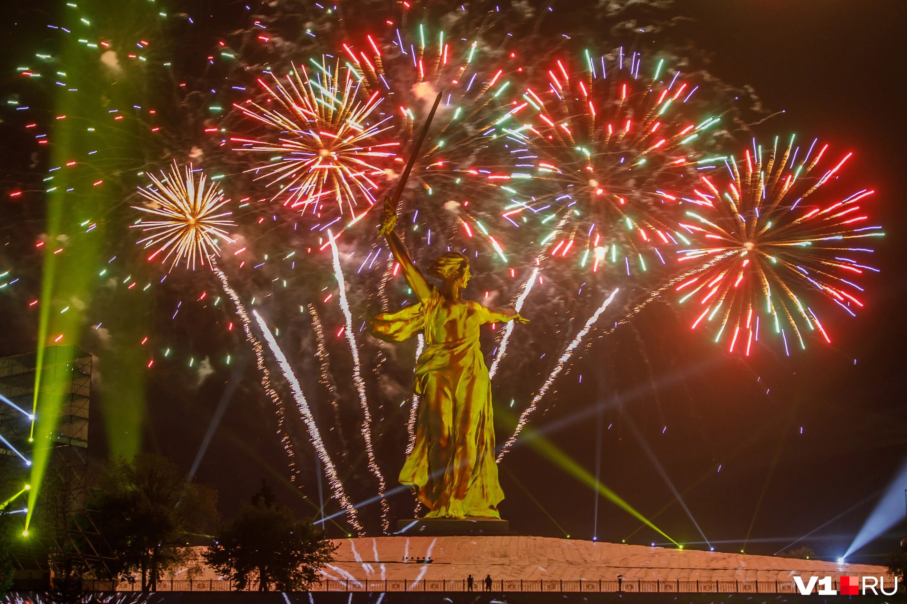 салют в волгограде на новый год 2024