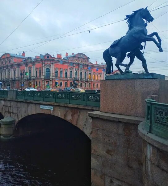 Через какую реку перекинут аничков мост. Аничков мост и Аничков дворец. Река Фонтанка Аничков мост. Аничков мост деревянный.