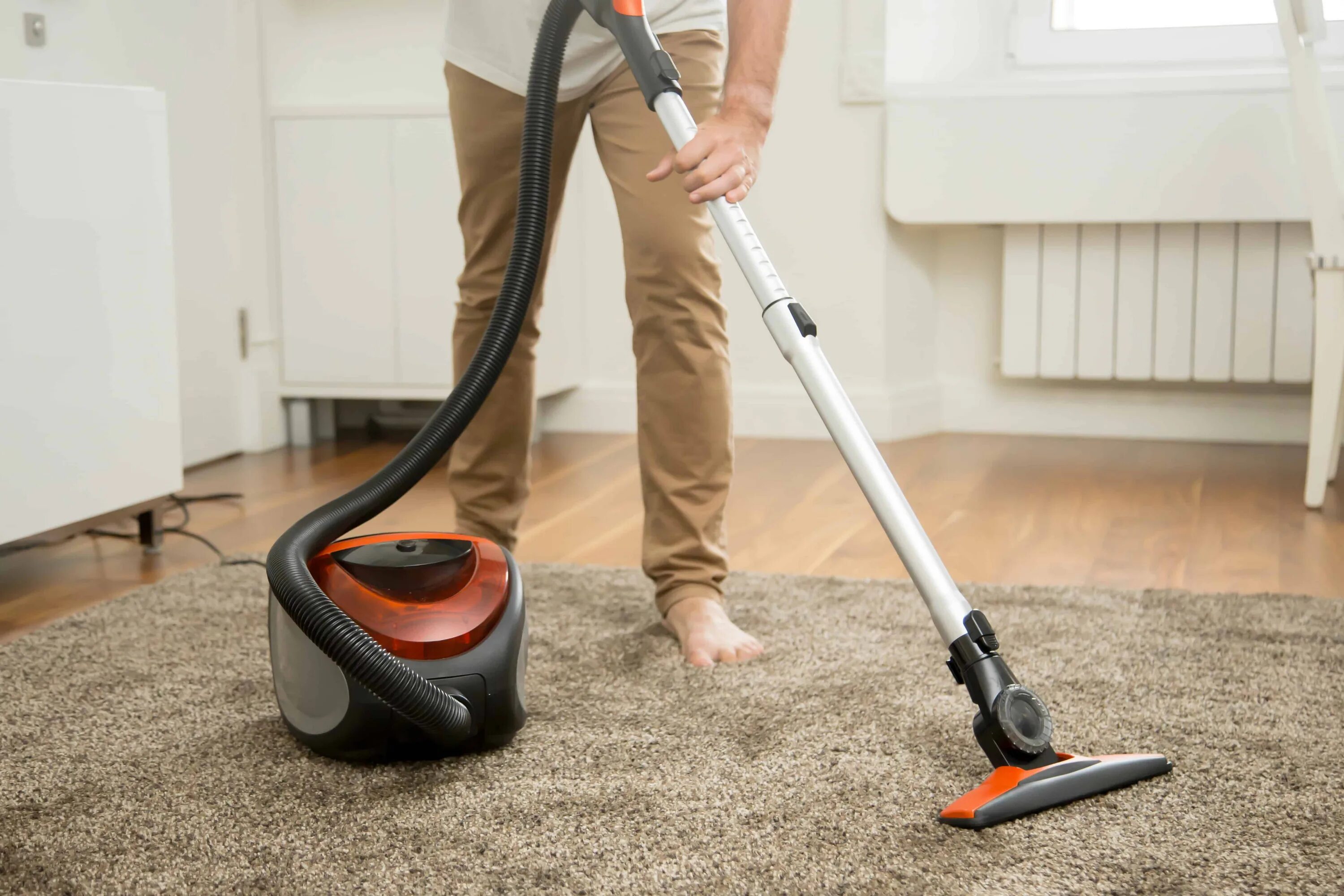 Комбинированный пылесос. Hitachi Vacuum Cleaner. Пылесосить ковер. Пылесос для ковров. Пылесос на ковре.