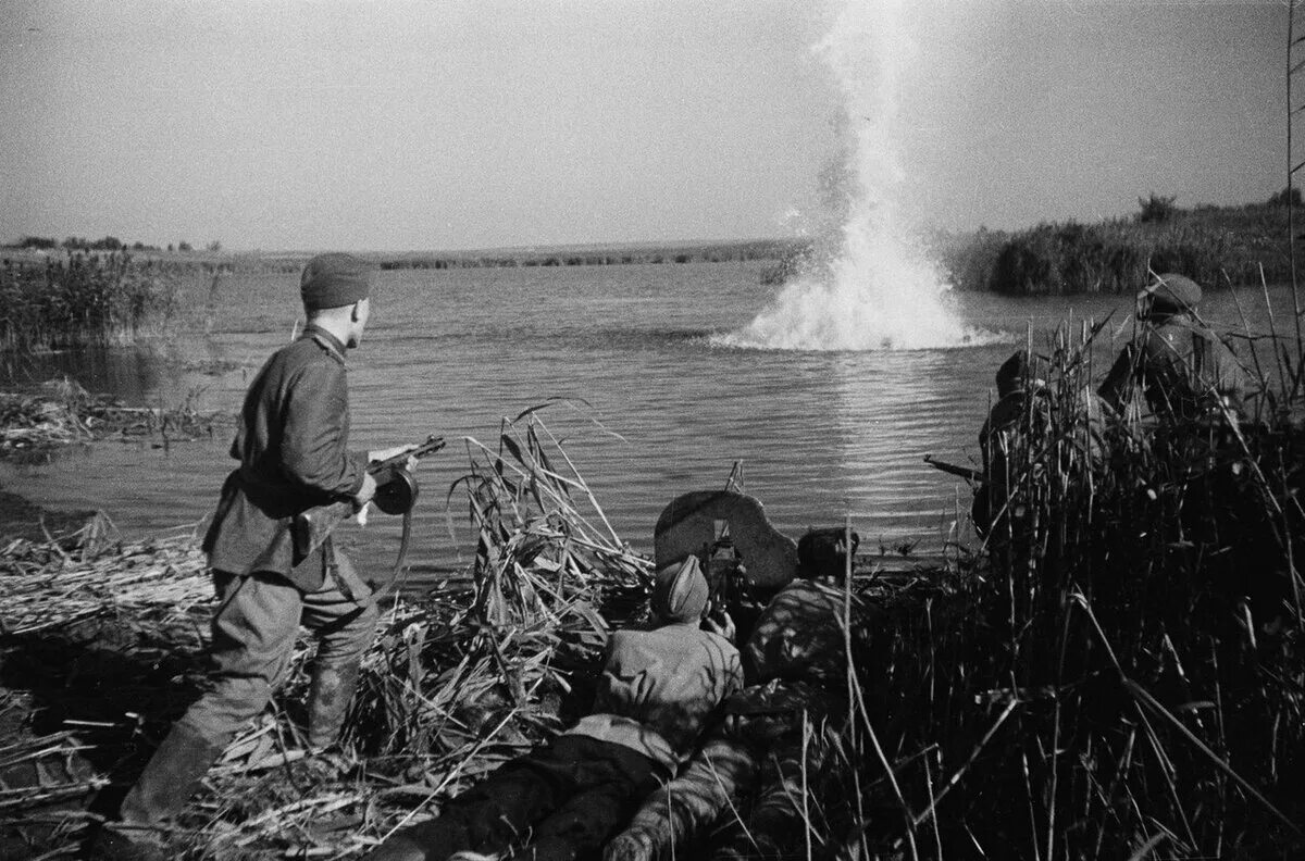 Форсирование днепра советскими войсками в 1943. Битва за днепр 1943. битва за днепр 1943г.. форсирование днепра (1943 г.). 26 августа 1943 года битва за днепр.