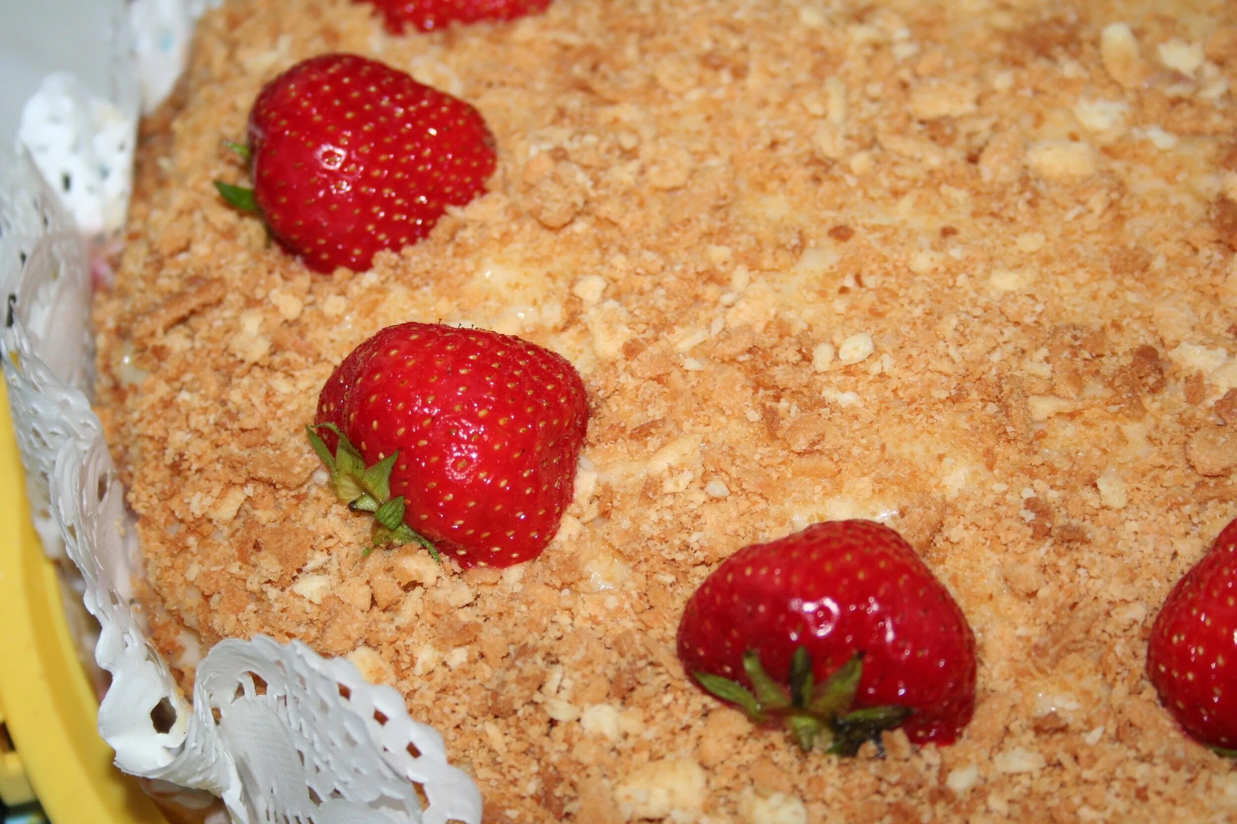 Клубничный торт наполеон наполеон. Наполеон тортония. Наполеон и медовик. Украшение торта наполеон. Мильфей наполеон.