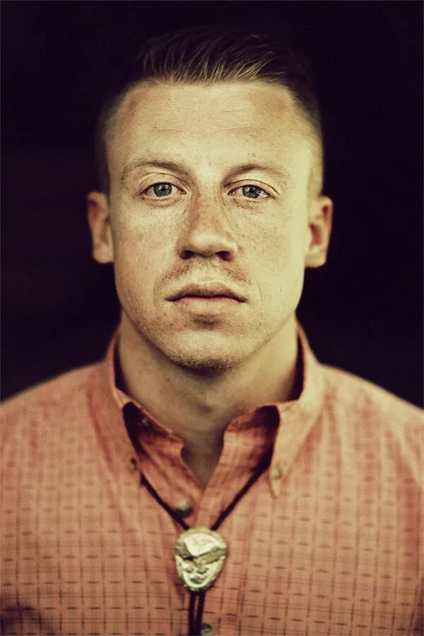 Macklemore wings. Маклеморе. macklemore 2025. macklemore фото.