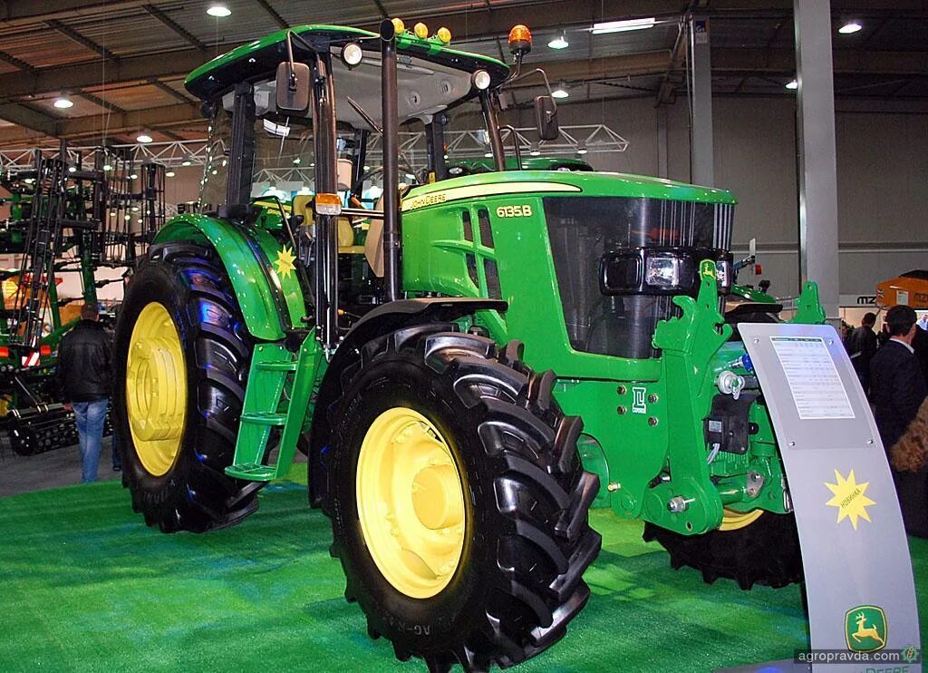Джон дир б у трактор. Трактор john deere 6135b. трактор джон дир 135 л.с 6135в. трактор джон дир 6. трактор джон дир 625м.