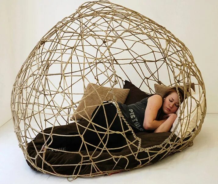 Мозг галактика. Человек в шаре. Собственное пространство. Абстрактные существа. Жизнь идет по кругу.