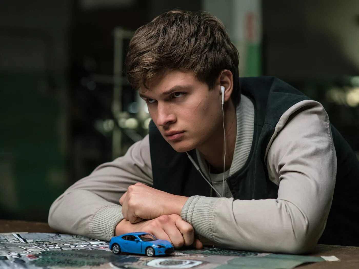 Ansel Elgort Baby Driver. Малыш на драйве главный актер. Энсел Эльгорт фото. Малыш на драйве саундтрек