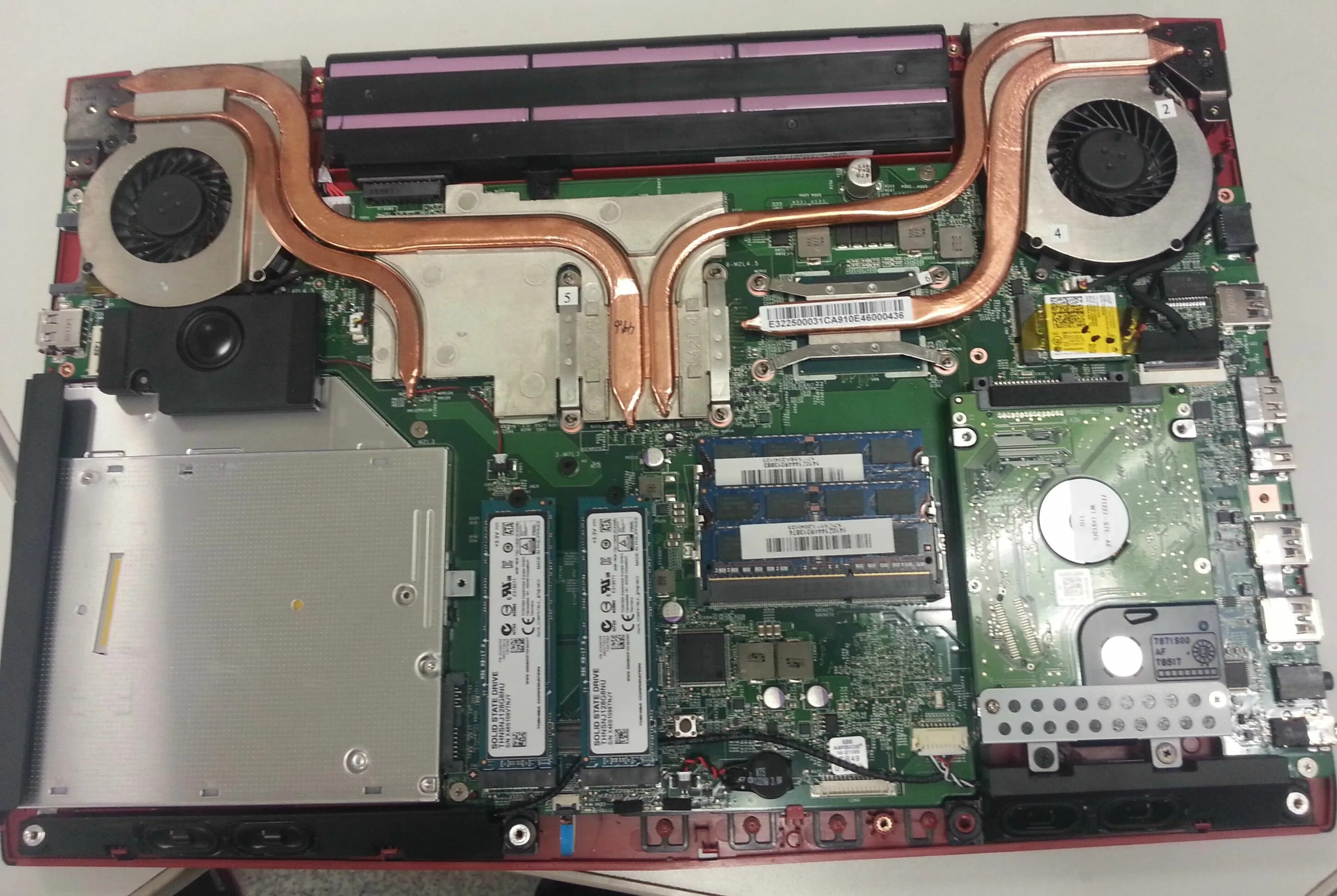 Разбор ноутбука msi. Msi ge70 m2. ge70 разобранный ноут. msi ge62 внутри. ноутбук разбор msi ge 62.