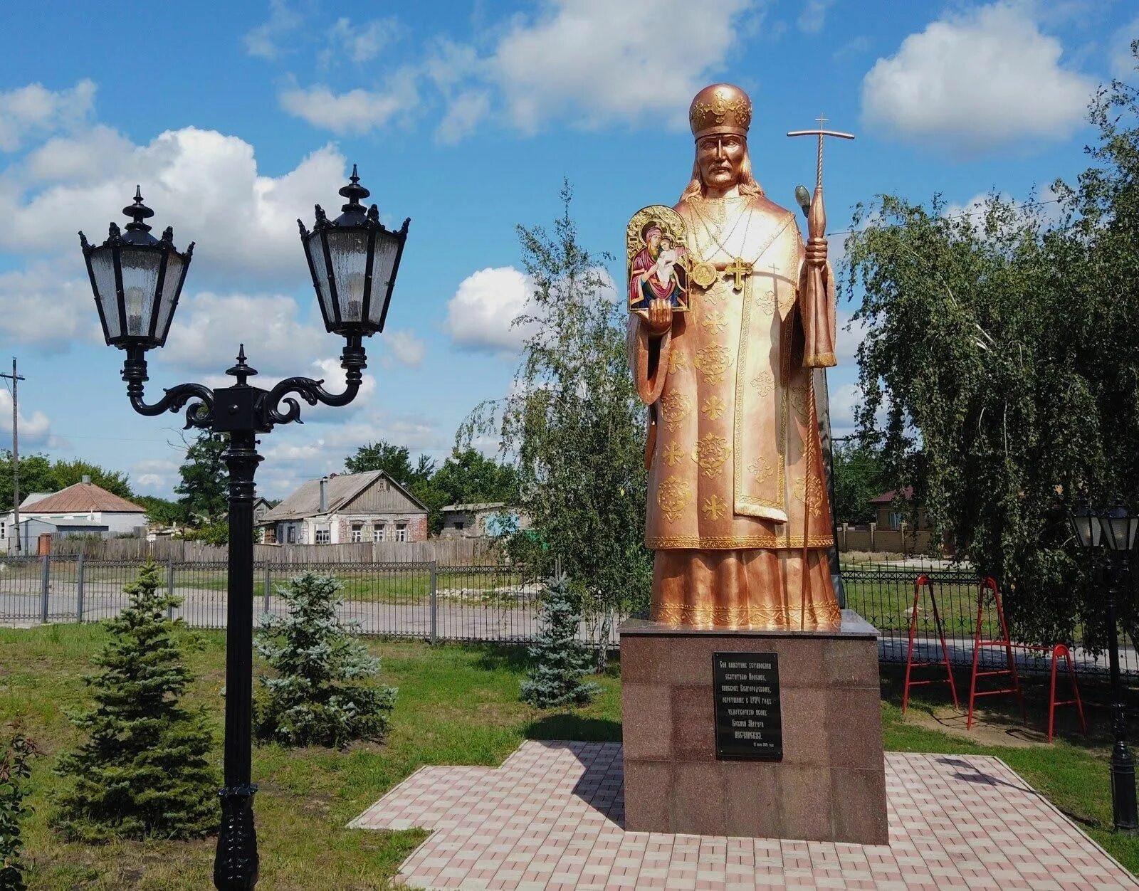 Святитель Иосаф Белгород памятник. Памятник святителю Иоасафу Белгородскому Белгород. Памятник святителю Иоасафу. Памятник в Белгороде Иосаф Белгородский. Святого белгородская область