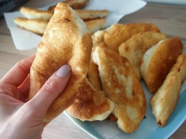 Пирожки с картошкой жареные. Пирожки жареные фото. Пирожки без начинки. Пирожки без молока. Начинки для пирожков из дрожжевого теста жареных на сковороде.