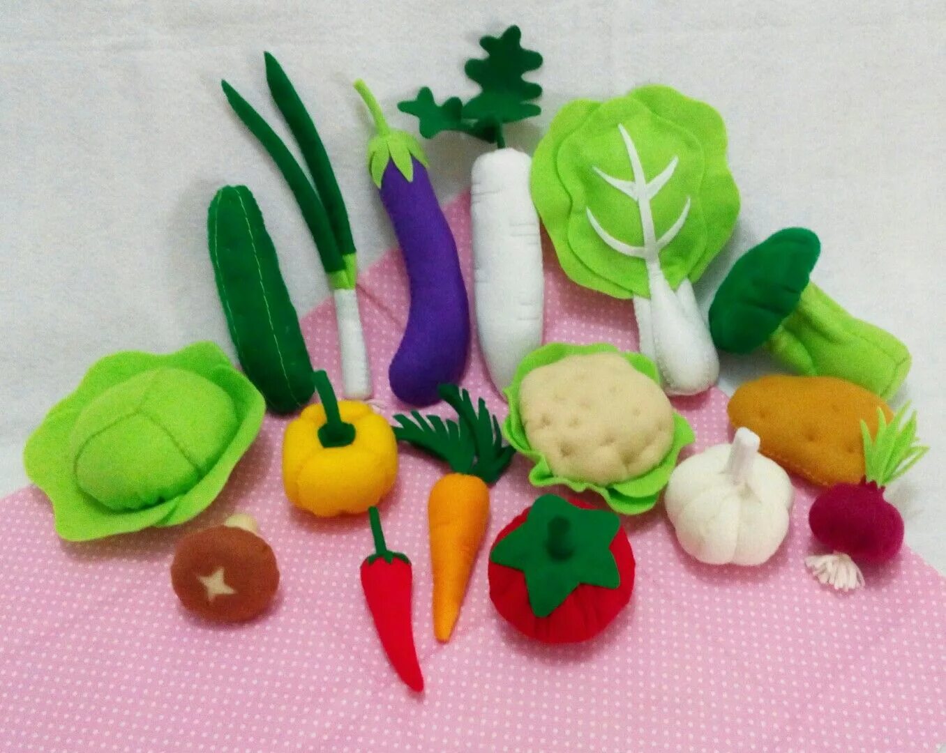 Как сделать овощи. Овощи и фрукты сшитые. Лепка овощей и фруктов. Овощи из ткани. Овощи и фрукты из воздушного пластилина.