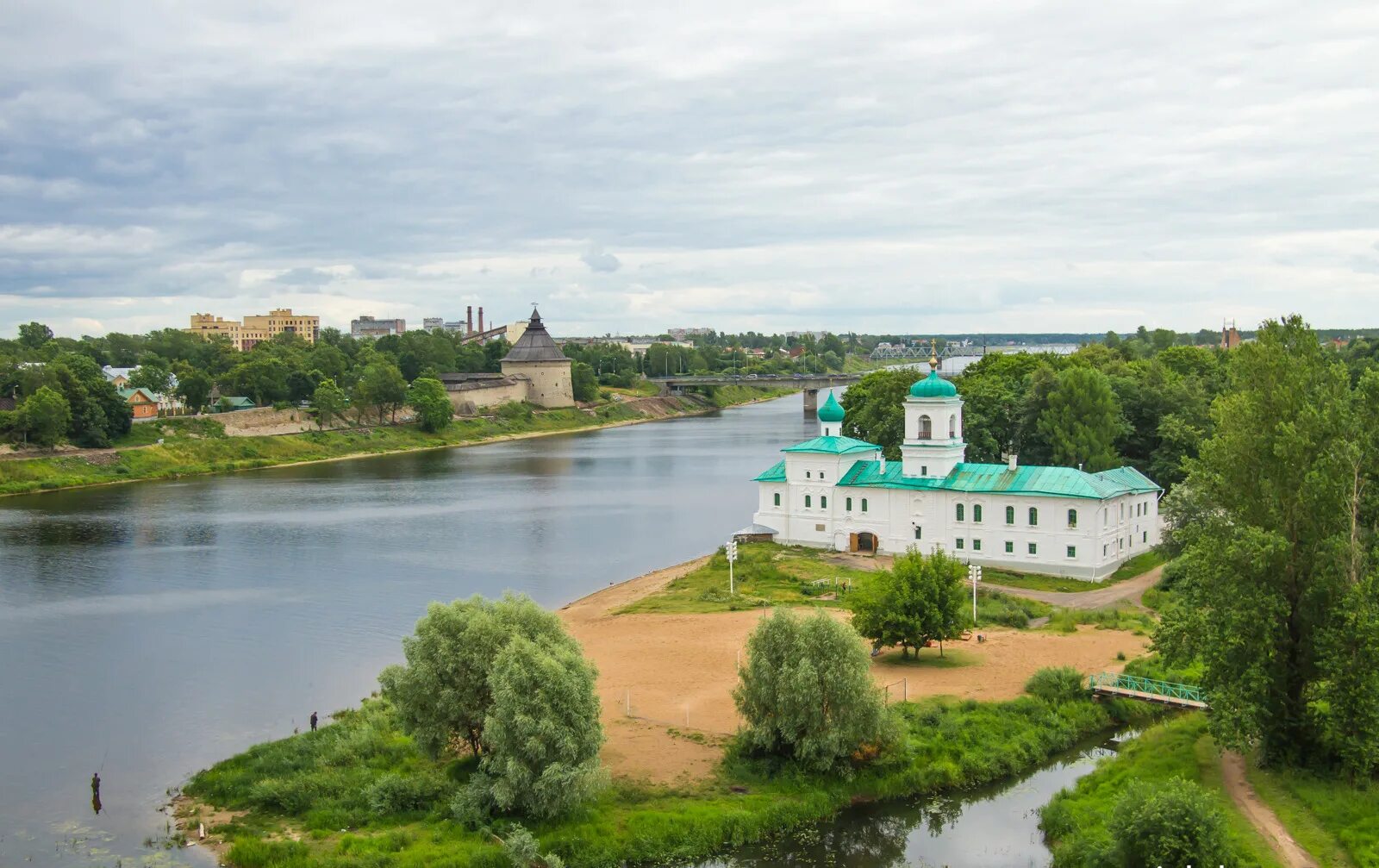Монастыри пскова фото