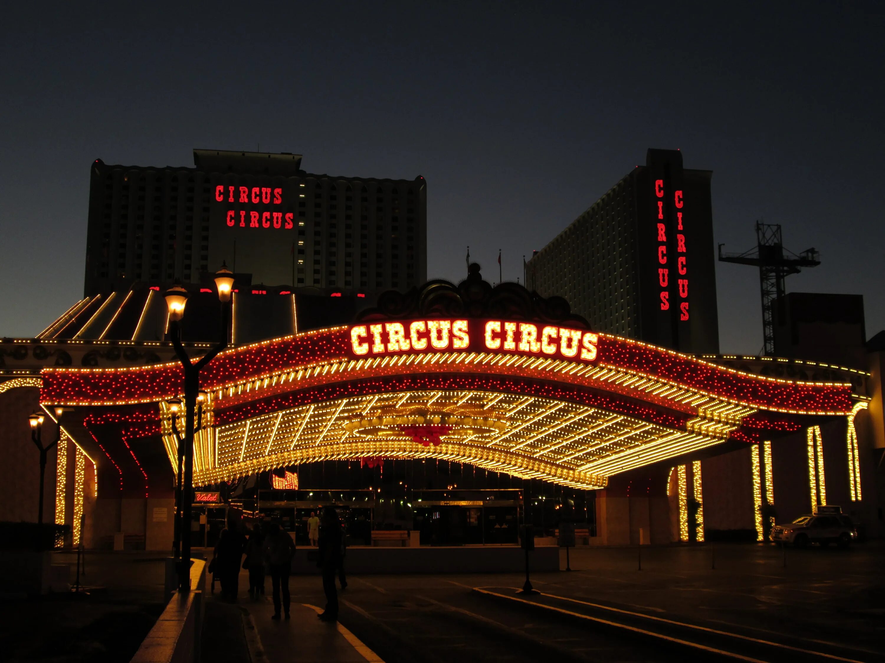 Отель circus. Циркус цветной бул 24 корп 1 москва. Отель циркус циркус в лас вегасе. Отель circus. Отель циркус москва.