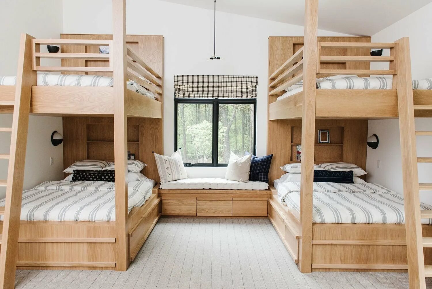 Двухэтажный спальный. Кровать Bolero двухъярусная Bunk Bed. Кровать для четверых детей. Кровать для троих детей. Спальня для троих детей.