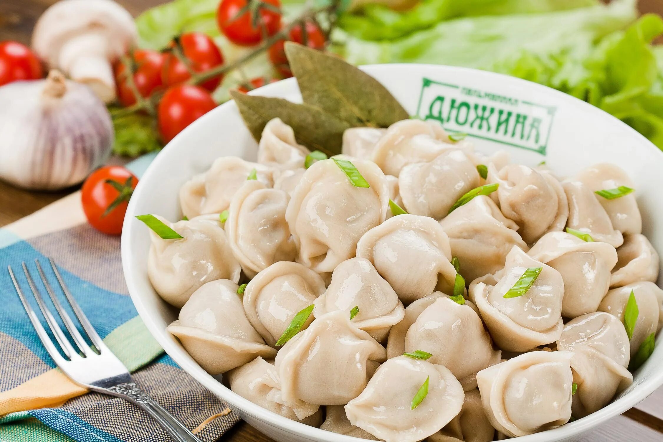 Вареные пельмени. Пельмени. Джусай манты. Пельмени ресторанная подача. Пельмени домашние.