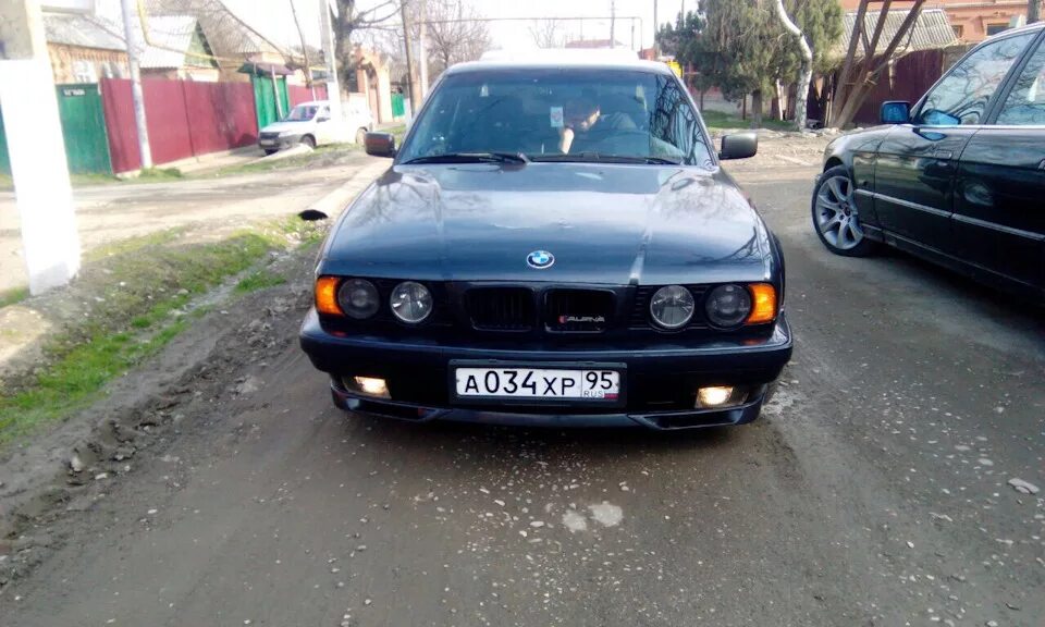 Хелла е34. Е34 HELLA Black. Фары HELLA Black BMW e34. БМВ е34 HELLA Black. Е34 HELLA Yellow.