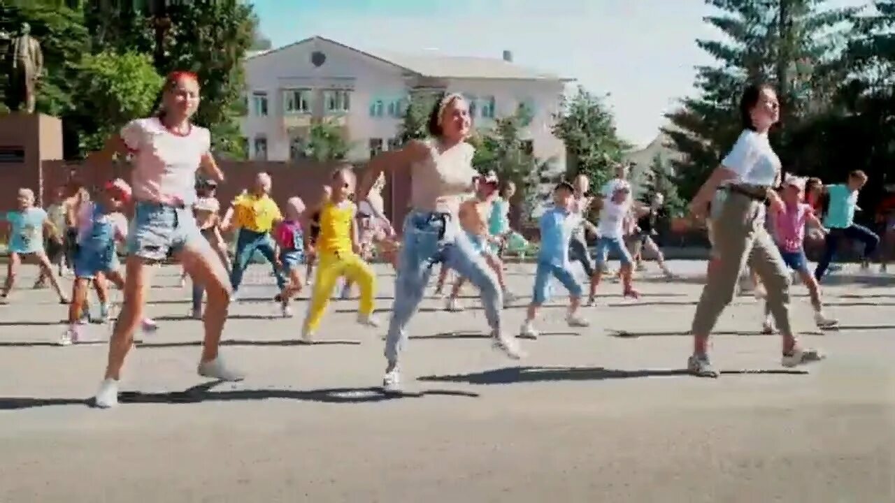 Дк города сим. Танцы аша. Миньяр день города. День аши. День аши.