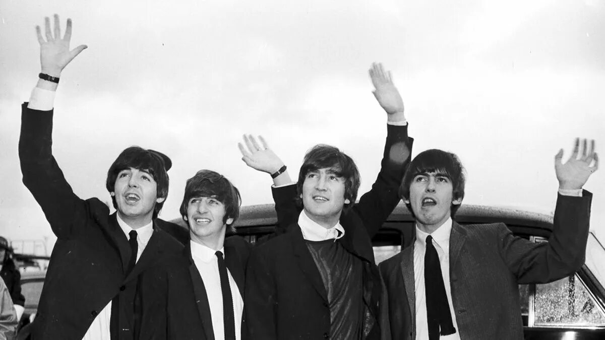 The beatles участники. Стрижки группы битлз. Фото the beatles лимузинофф 917 206-85-81 logo. Группа битлз. Награждение битлз орденом британской империи.