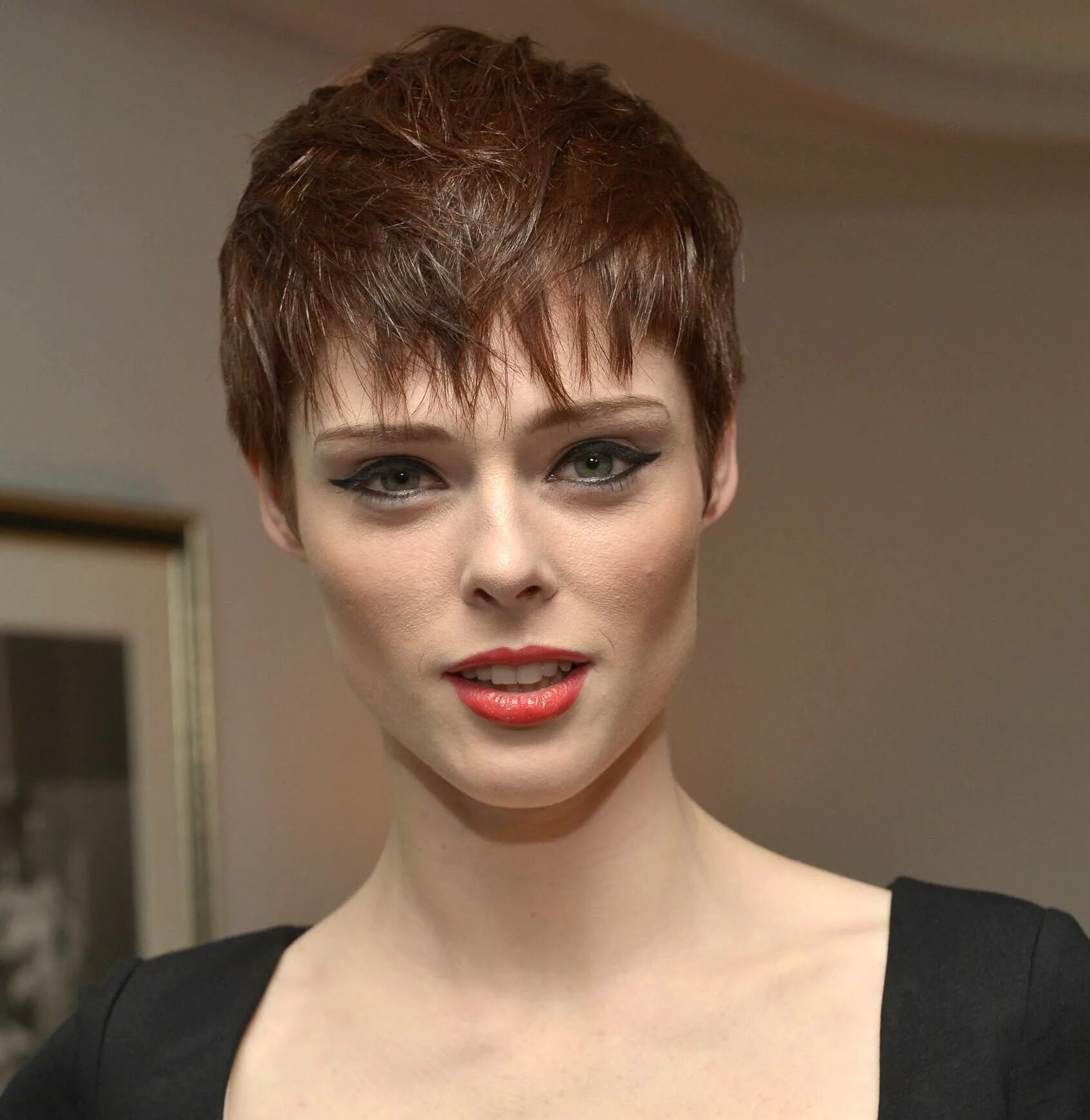 Варианты коротких челок. Короткие стрижки боб гарсон гаврош. Фрэнки бридж стрижка пикси. Варианты коротких челок. Варианты коротких челок.