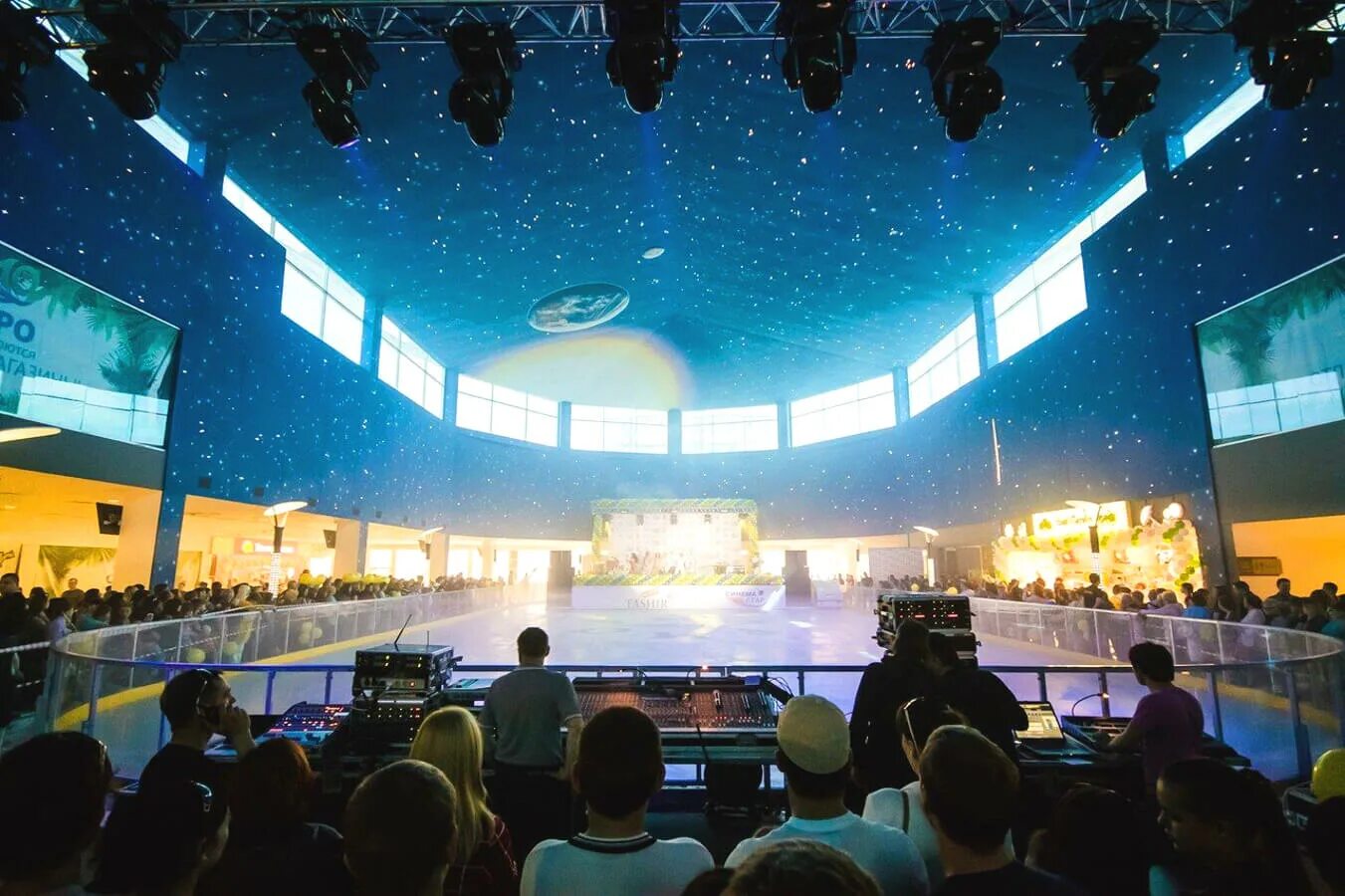 Трц рио ростов-на-дону нагибина. Торговый центр рио в ростове на дону. Торговый центр рио в ростове. Рио, ростов-на-дону, проспект михаила нагибина. Тц рио в ростове на дону.