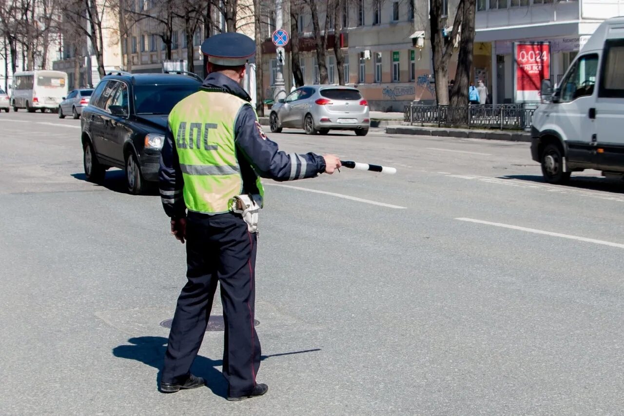 Пост дпс кчр. Правонарушение на дороге. Инспектор гибдд. Дорожная полиция. Злостные нарушители дорожного движения.