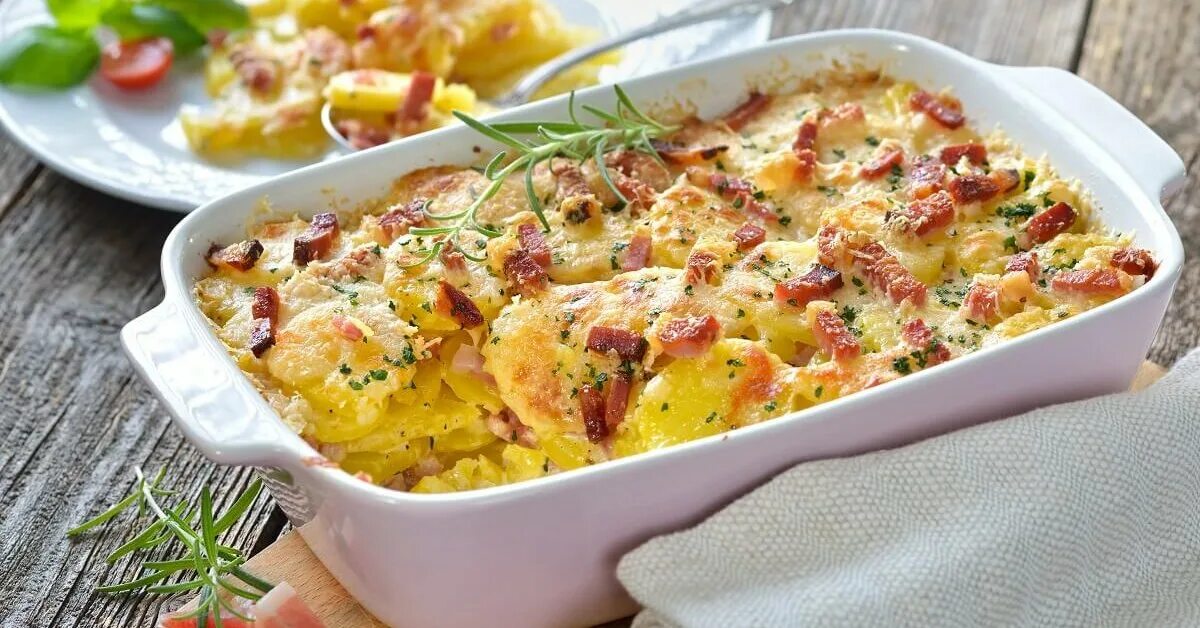 Картофельный гратен Дофинуа. Гратен (Gratin). Дофинуа картофельный гратен с беконом. Картофель Кассероль. Рецепты на ужин из картошки