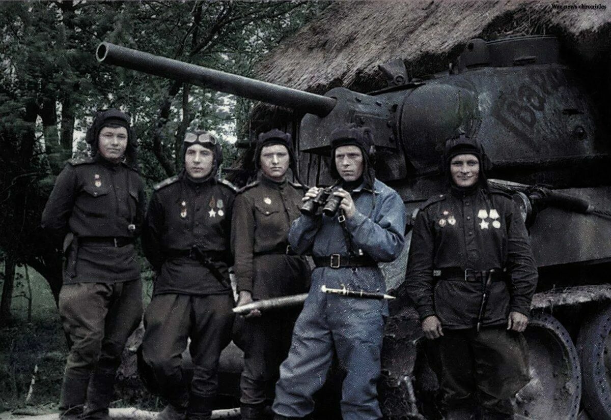 Экипаж танка т-34. Советские танкисты. Форма советского танкиста. Танкисты 1941. Экипаж танка героя