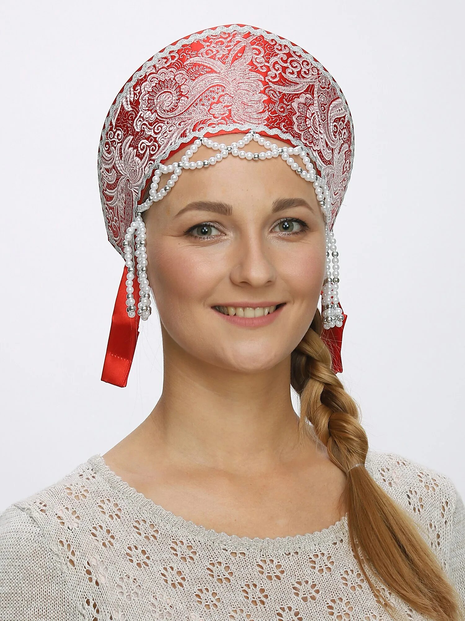 Татарские женские украшения. Головной убор женщин восточной европы. Прическа в русском народном стиле. Фэнгуань головной убор. Туркменские женские украшения.