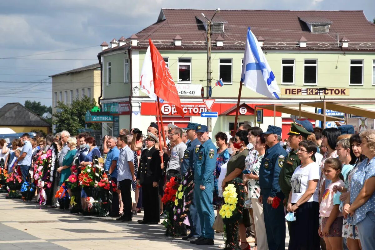 Дмитровск орловский погода на 10. Дмитровск-Орловский. Дмитровск Орловская область. День города в Дмитровске Орловской области. Типичный Дмитровск Орловской области.