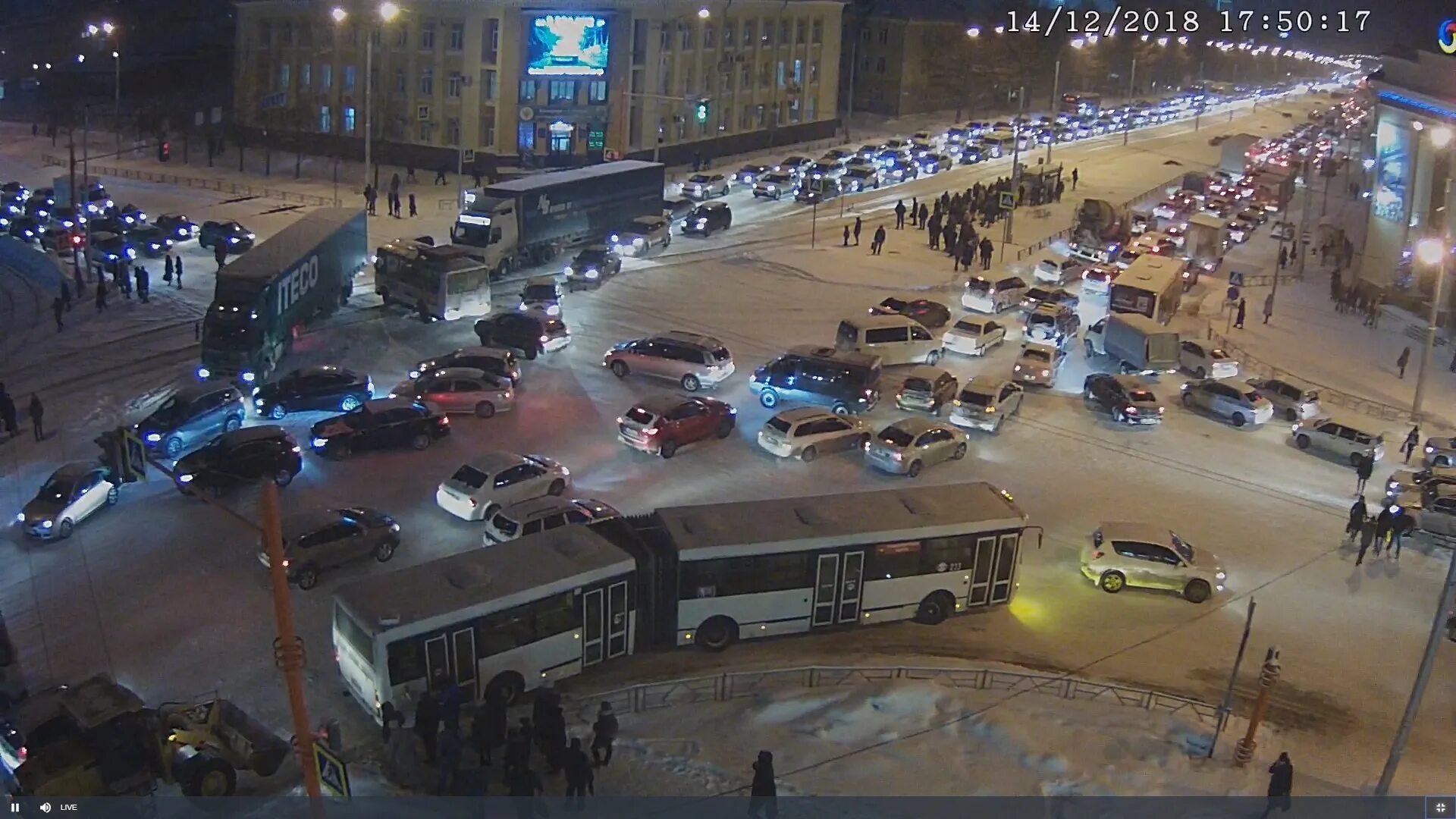 Прогноз сегодня кемерово. Пробки Кемерово. Пробка на дороге. Кемерово пробки на дорогах. Липецк пробка площадь Победы.