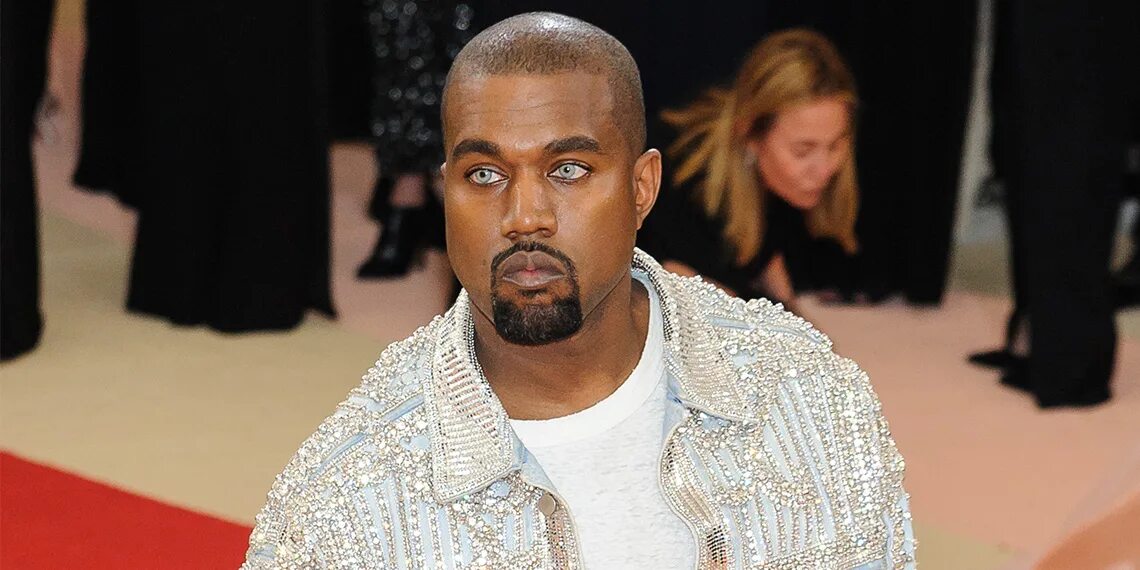 Kanye west running. Kanye west состояние. состояние kanye west 2025. канье уэст санта. канье вест серьезный.