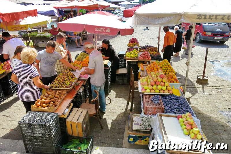 Бони базар в батуми. Центральный рынок батуми. Батуми рынок продуктовый. Центральный рынок батуми. Рынок бони в батуми.