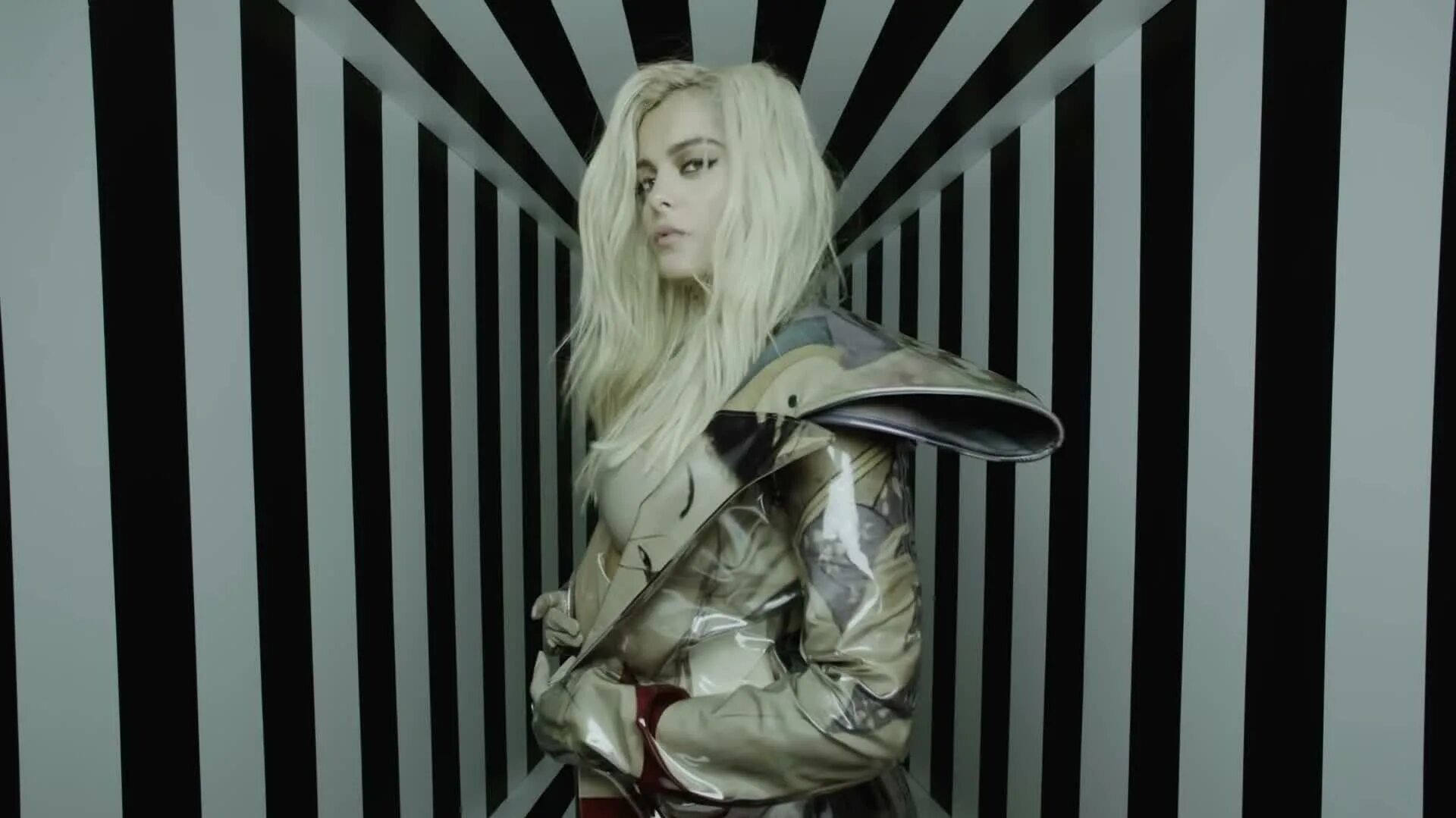 Bebe rexha i'm a mess. Bebe rexha постер. Im a mess bebe rexha. Bebe rexha im. Im bebe rexha.