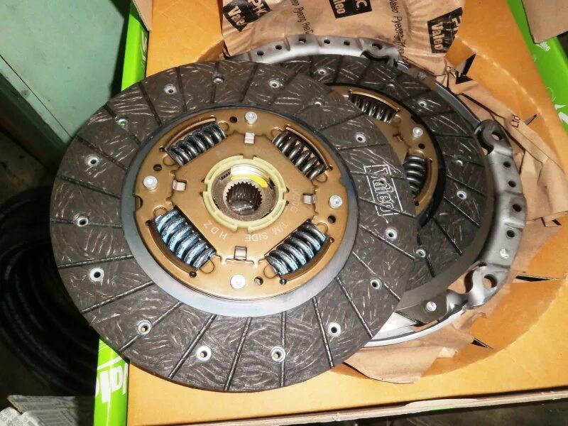 Диск сцепление мерседес 2. Выжимной диска сцепления альмера. Сколько ходит диск сцепления. Nissan almera седан 97 сцепление. Диск сцепления ниссан жук.