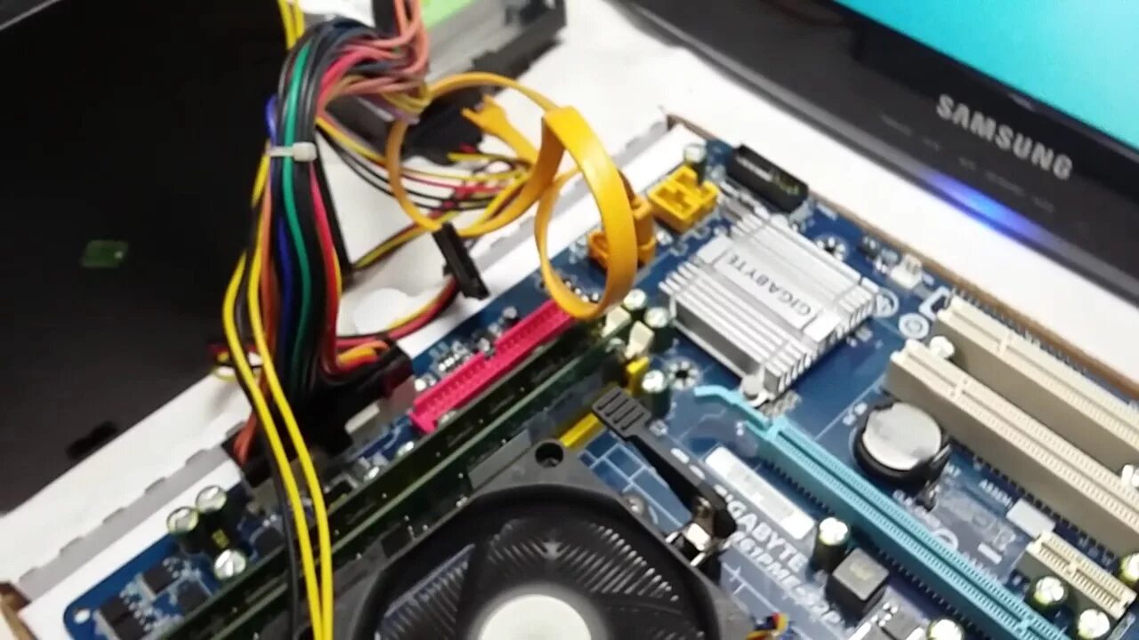 2. Материнская плата gigabyte ga-m68sm-s2l. M61pm s2. Gigabyte ga-m61pme-s2p. Материнская плата gigabyte am2.