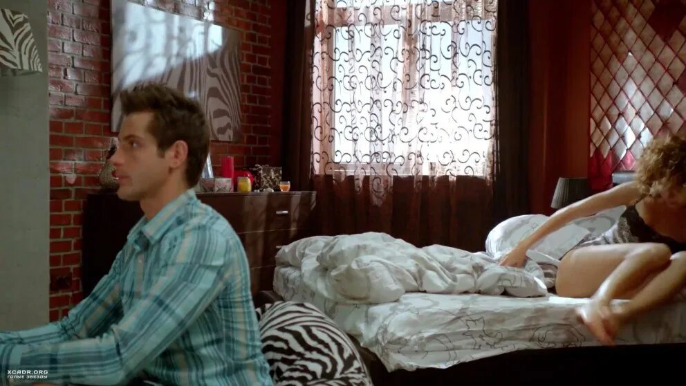 Горячая Елена Подкаминская В Ночной Рубашке – Кухня (2012)