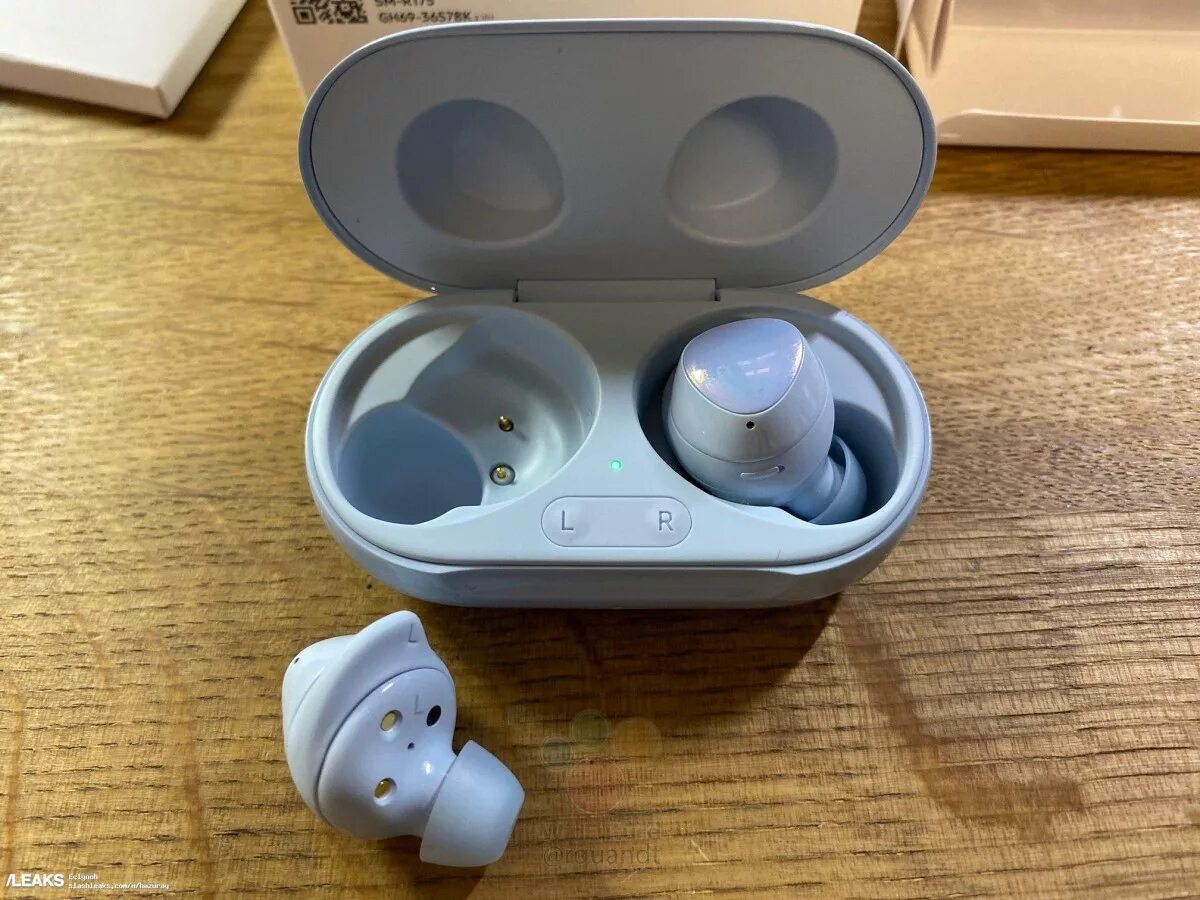 Новые наушники самсунг. Наушники TWS Samsung Galaxy Buds. Наушники Samsung Galaxy Buds 1. Беспроводные наушники Samsung Buds Plus. Наушники самсунг галакси Buds плюс.