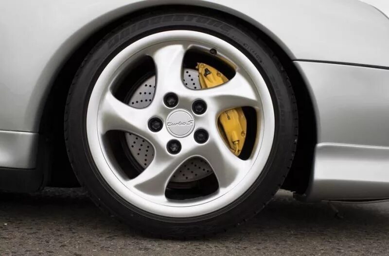 Оригинальные диски порше. Тормоза порше 911. Диски на порше 911 997. Оригинальные диски порше. Диски panamera 970 r21.