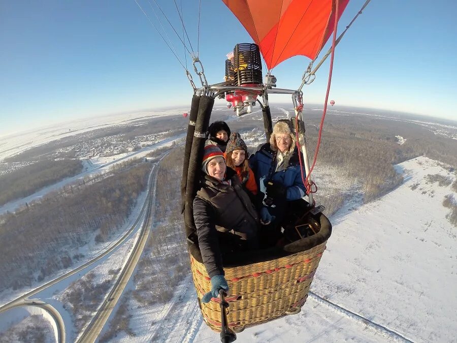 Полетать на воздушном шаре. Полет на шаре зимой. Шары в турции каппадокия. Полет на воздушном шаре зимой. Зимний полет на воздушном шаре.