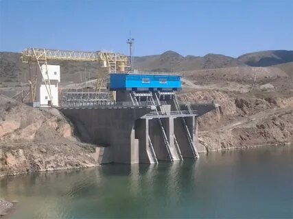 Жігіт қырынбаған кискамен әжейді жопқа сипатады