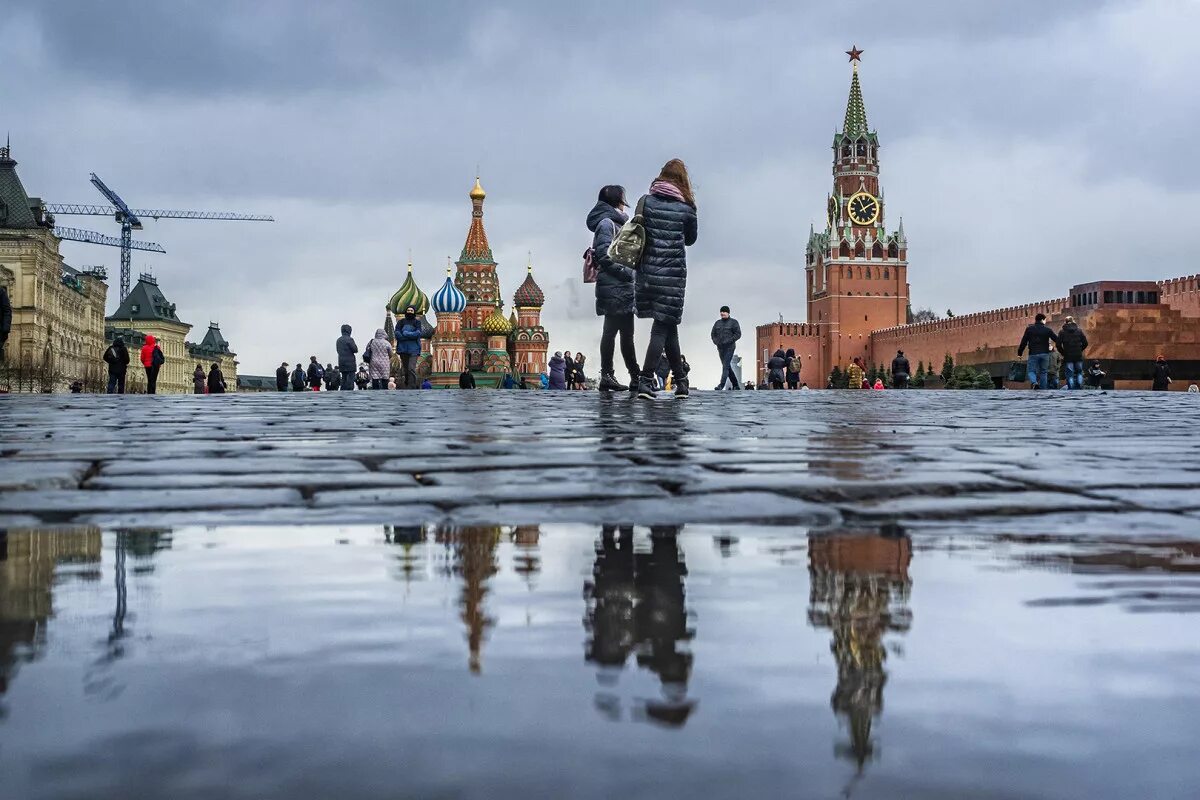 Дальнейшая погода. Кремль дождь. Климат Москвы фото. Дождь в Москве. Дождь в Москве весной.