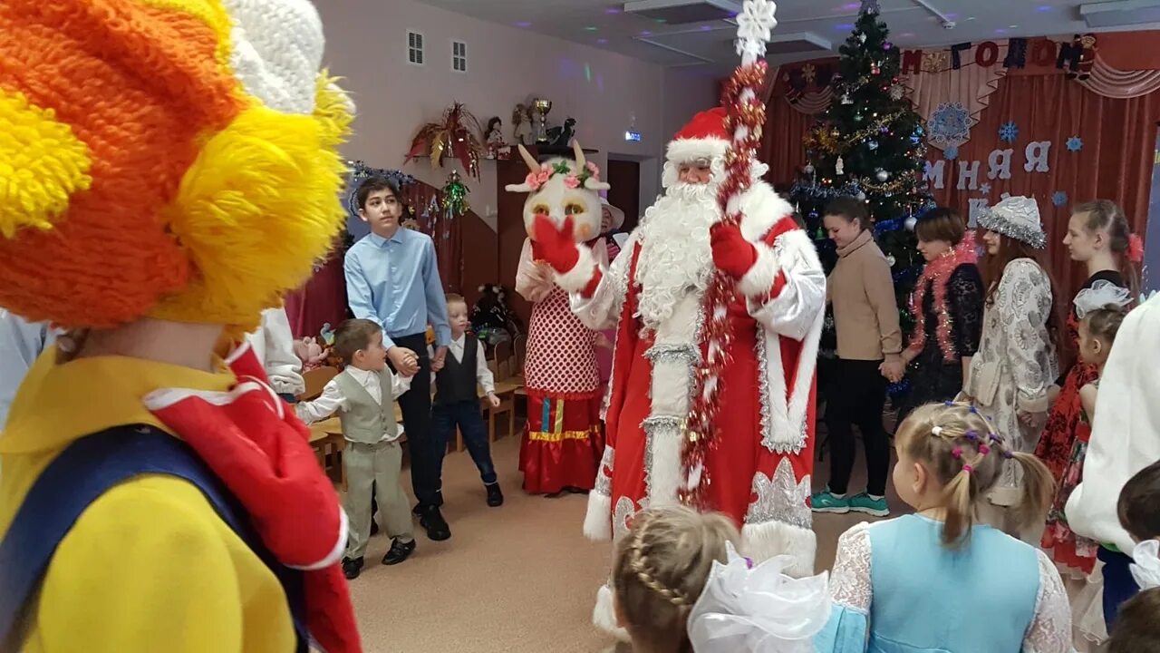 Новогоднее представление в колледже. Детские представления в ростове. новогодний ростов. ростов великий новый год. новогоднее представление в меге ростов.